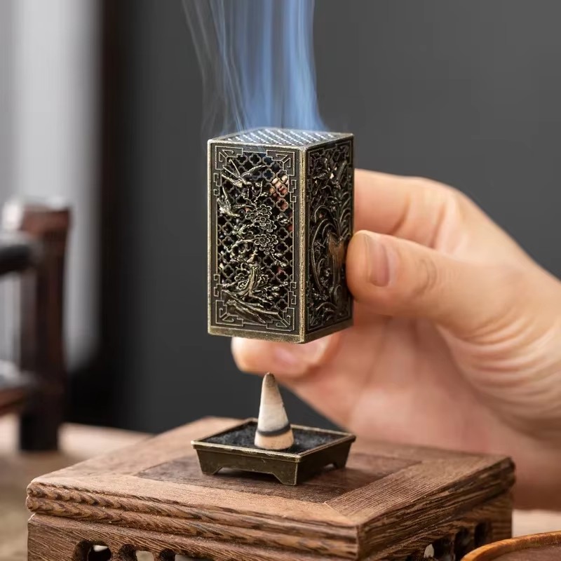 Incense Cone Holder - مبخرة عمودية مربعة صغيرة من سبيكة
