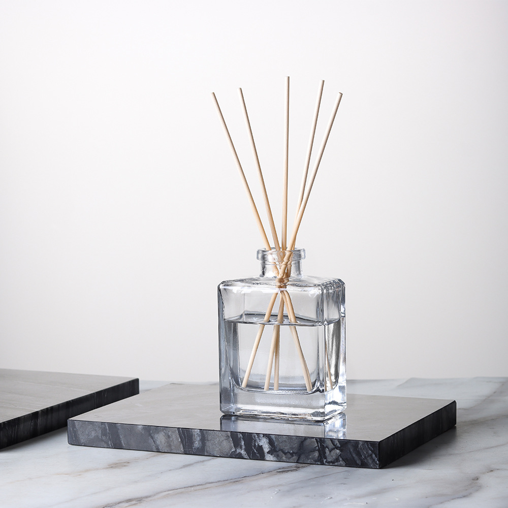 زجاجة عطرية زجاجية مربعة بسيطة - مراجعة Home Fragrance Japan وسعره